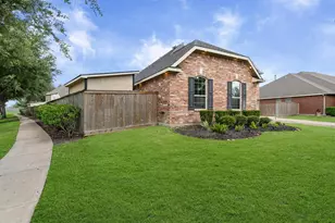 14016 Savannah Landing Ln, Rosharon, TX 77583 - Photo 4