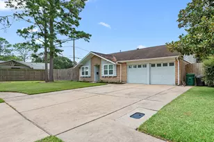 11910 Mullins Dr, Houston, TX 77035 - Photo 4