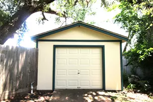 402 E Smith St, Brazoria, TX 77422 - Photo 28