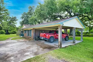 402 E Smith St, Brazoria, TX 77422 - Photo 2