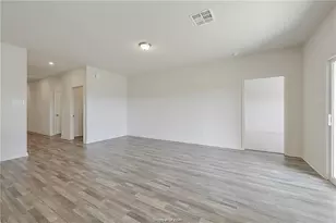5517 Fox Blf Dr, Bryan, TX 77807 - Photo 6