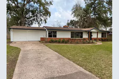 306 Oak Drive, Lake Jackson, TX 77566 - Photo 2