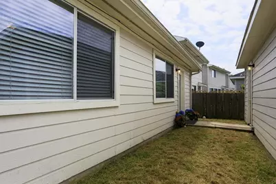 11915 Sanspereil Drive, Houston, TX 77047 - Photo 12