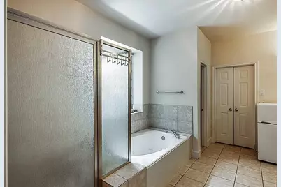 11114 Sherwood Garden Drive, Houston, TX 77043 - Photo 14