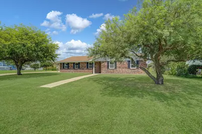 827 Pickney Avenue, Port Bolivar, TX 77650 - Photo 2