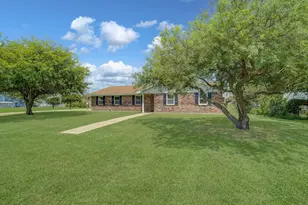 827 Pickney Ave, Port Bolivar, TX 77650 - Photo 2