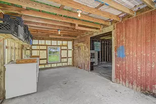 827 Pickney Ave, Port Bolivar, TX 77650 - Photo 38