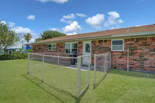 827 Pickney Ave, Port Bolivar, TX 77650 - Photo 40