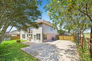 8126 Buffalo Springs Ct, Sugar Land, TX 77479 - Photo 24