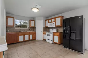 5518 Rio Alamo St, Rosharon, TX 77583 - Photo 10