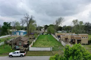 869 Wall St, Houston, TX 77088 - Photo 1