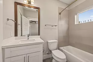 2010 St Charles St, Houston, TX 77003 - Photo 8