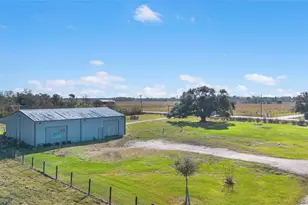 1210 County Rd 32, Angleton, TX 77515 - Photo 16