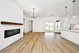 925 1st St, Hempstead, TX 77445 - Photo 6