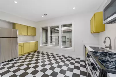 215 Hyde Park Boulevard #12, Houston, TX 77006 - Photo 2