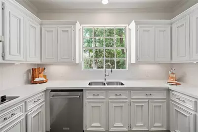 719 Somerset Street, Conroe, TX 77302 - Photo 16