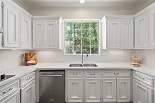 719 Somerset St, Conroe, TX 77302 - Photo 16