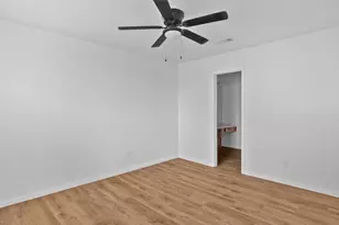 7860 Green Lawn Dr, Houston, TX 77088 - Photo 16
