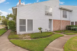7860 Green Lawn Dr, Houston, TX 77088 - Photo 2
