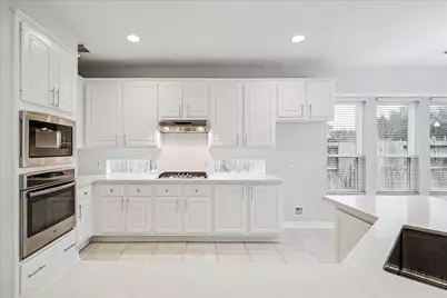 5810 Brook Bend Drive, Sugar Land, TX 77479 - Photo 10