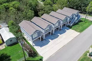203 6th St, San Leon, TX 77539 - Photo 2