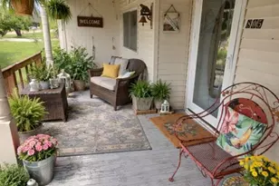 805 Beauty St, Dayton, TX 77535 - Photo 2