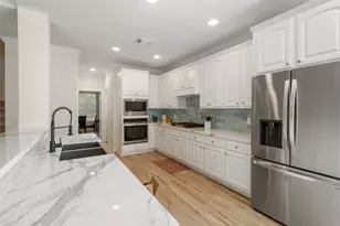 2 N Chantsong Cir, The Woodlands, TX 77382 - Photo 10