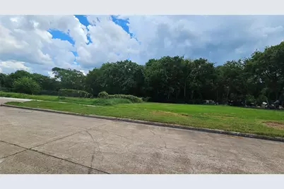 200 Avenue L, Baytown, TX 77520 - Photo 4