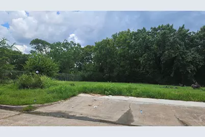 200 Avenue L, Baytown, TX 77520 - Photo 2