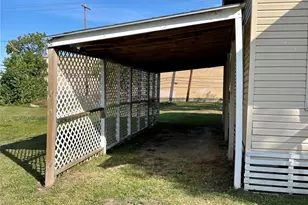 1014 W 4th St, Freeport, TX 77541 - Photo 2