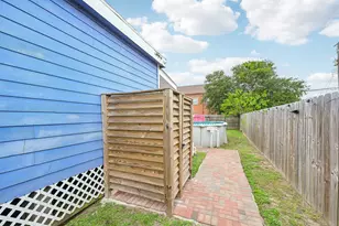 1022 Avenue L, Galveston, TX 77550 - Photo 30
