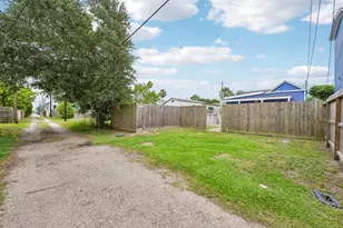1022 Avenue L, Galveston, TX 77550 - Photo 48