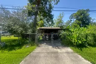 5822 Gaston St, Houston, TX 77016 - Photo 2