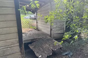 712 Park St, Sinton, TX 78387 - Photo 10