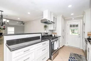 13507 Dripping Springs Dr, Houston, TX 77083 - Photo 8