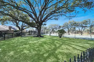 13984 Hollowgreen Dr, Houston, TX 77082 - Photo 34