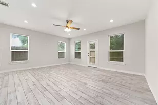 1411 Featherstone St, Houston, TX 77020 - Photo 18