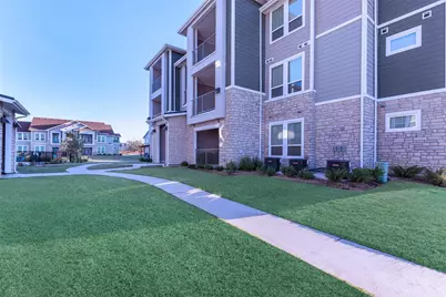 4633 Campus Dr, Fort Worth, TX 76119 - Photo 4