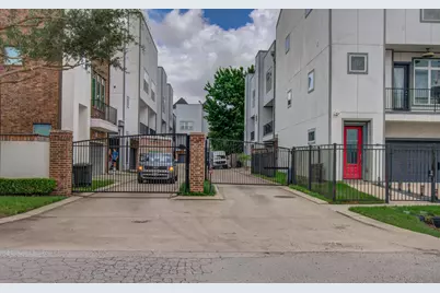 1314 Mayfair Clarkson Lane, Houston, TX 77055 - Photo 6