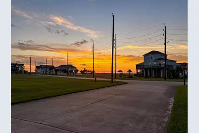 25011 Sausalito Drive, Galveston, TX 77554 - Photo 10