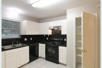 8230 Golf Green Circle, Houston, TX 77036 - Photo 8