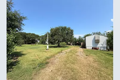 108 Meredino Drive, Anahuac, TX 77514 - Photo 4