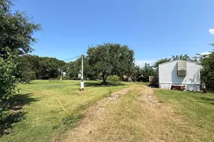 108 Meredino Dr, Anahuac, TX 77514 - Photo 4