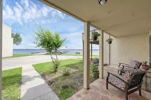 33 Regency Pt, Conroe, TX 77356 - Photo 2