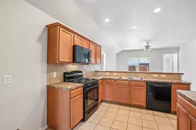 10710 Laurelton Court, Humble, TX 77396 - Photo 8
