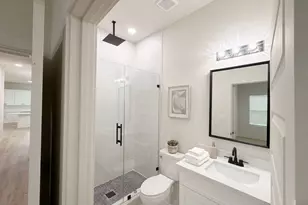326 Clearwater C-D St, Houston, TX 77029 - Photo 10