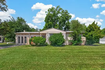8022 White Avenue, Hitchcock, TX 77563 - Photo 1