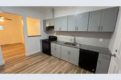 436 E Peach Street #B, Angleton, TX 77515 - Photo 2