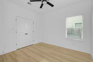 8410 Sunnyhill St, Houston, TX 77088 - Photo 12