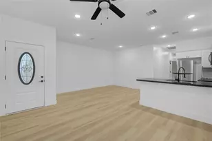 8410 Sunnyhill St, Houston, TX 77088 - Photo 6